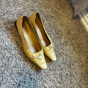 Vintage Gucci flats crocodile skin yellow